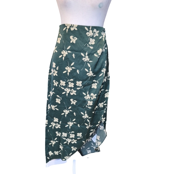 Urban Outfitters Asymmetrical Green Floral Skirt - Picture 2 of 7